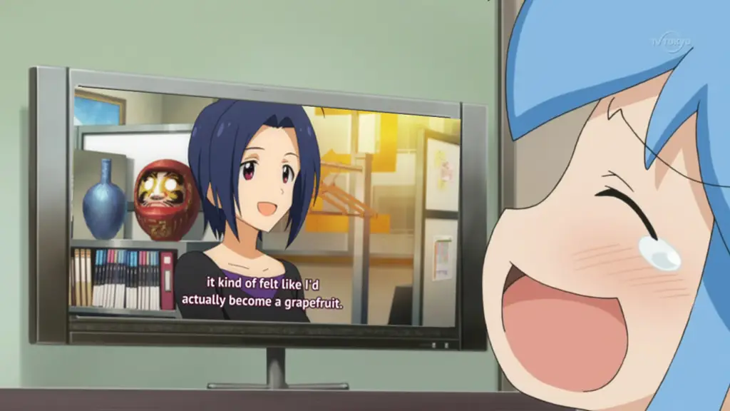 Menikmati anime bersama teman Karakter anime menonton televisi