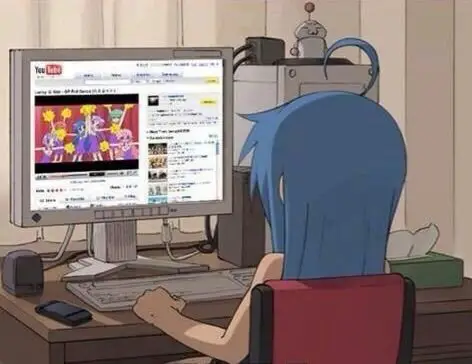 Nikmati Anime Kapan Saja dan Dimanapun Seseorang menonton anime di laptop